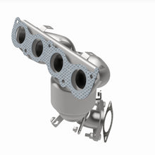 Load image into Gallery viewer, MagnaFlow Exhaust Products 5531081 California CARB Manifold Catalytic Converter for Select Kia Forte