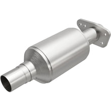 Load image into Gallery viewer, MagnaFlow Exhaust Products 3391496 California CARB Direct-Fit Catalytic Converter for Select Chevrolet S10, GMC Sonoma