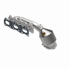 Load image into Gallery viewer, MagnaFlow Exhaust Products 452282 California CARB Manifold Catalytic Converter for Select Chevrolet Tracker, Suzuki Grand Vitara, Suzuki Vitara