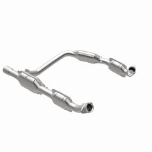 Load image into Gallery viewer, MagnaFlow Exhaust Products 49439 OEM Grade Direct-Fit Catalytic Converter for Select Ford E-150, Ford E-150 Club Wagon, Ford E-250, Ford E-350 Club Wagon, Ford E-350 Super Duty, Ford E-450 Super Duty