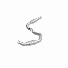 Load image into Gallery viewer, MagnaFlow Exhaust Products 447267 California CARB Direct-Fit Catalytic Converter for Select Chevrolet Express 2500, Chevrolet Express 3500, GMC Savana 2500, GMC Savana