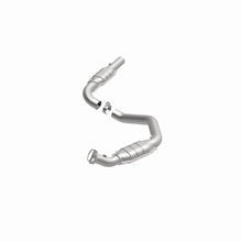 Load image into Gallery viewer, MagnaFlow Exhaust Products 447267 California CARB Direct-Fit Catalytic Converter for Select Chevrolet Express 2500, Chevrolet Express 3500, GMC Savana 2500, GMC Savana