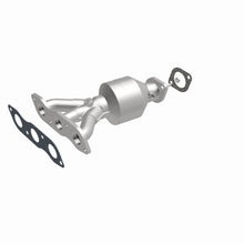 Load image into Gallery viewer, MagnaFlow Exhaust Products 51772 OEM Grade Manifold Catalytic Converter for Select Mitsubishi Outlander