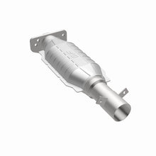 Load image into Gallery viewer, MagnaFlow Exhaust Products 93486 Standard Grade Direct-Fit Catalytic Converter for Select Chevrolet S10, Chevrolet S10 Blazer, GMC Jimmy, GMC S15, GMC S15 Jimmy, GMC Sonoma, GMC Syclone, GMC Typhoon, Oldsmobile Bravada