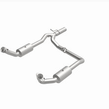 Load image into Gallery viewer, MagnaFlow Exhaust Products 5551599 California CARB Direct-Fit Catalytic Converter for Select Ford E-350 Super Duty