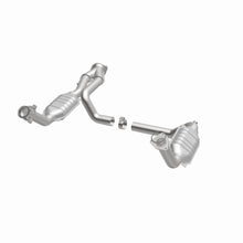 Load image into Gallery viewer, MagnaFlow Exhaust Products 51097 OEM Grade Direct-Fit Catalytic Converter for Select Cadillac Escalade, Chevrolet Avalanche 1500, Chevrolet Silverado 1500, Chevrolet Silverado Classic, Chevrolet Silverado 2500, Chevrolet Suburban 1500, Chevrolet Tahoe,