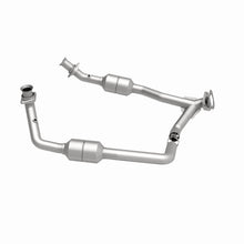 Load image into Gallery viewer, MagnaFlow Exhaust Products 51378 OEM Grade Direct-Fit Catalytic Converter for Select Ford E-150, Ford E-150 Club Wagon, Ford E-150 Econoline, Ford E-150 Econoline Club Wagon, Ford E-250, Ford E-250 Econoline, Ford E-350 Club Wagon, Ford E-350 Econoline