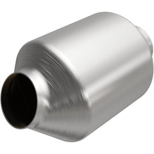 Load image into Gallery viewer, MagnaFlow Exhaust Products 5582375 California CARB Universal Catalytic Converter for Select Audi Q7, Kia Sportage, Porsche Cayenne, Volkswagen Touareg