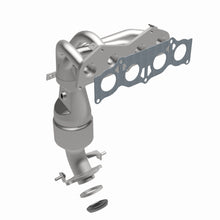 Load image into Gallery viewer, MagnaFlow Exhaust Products 51859 OEM Grade Manifold Catalytic Converter for Select Toyota Highlander