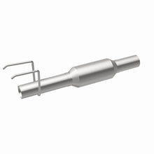 Load image into Gallery viewer, MagnaFlow Exhaust Products 3391292 California CARB Direct-Fit Catalytic Converter for Select Dodge B150, Dodge B1500, Dodge B250, Dodge B2500, Dodge B350, Dodge B3500
