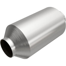 Load image into Gallery viewer, MagnaFlow Exhaust Products 5582306 California CARB Universal Catalytic Converter for Select Cadillac Escalade, Cadillac Escalade ESV, Chevrolet Express 1500, Chevrolet Express 2500, Chevrolet Express 3500, Chevrolet Silverado 1500, Chevrolet Suburban,