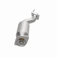 Load image into Gallery viewer, MagnaFlow Exhaust Products 21-916 OEM Grade Direct-Fit Catalytic Converter for Select Ford Five Hundred, Ford Freestyle, Mercury Montego