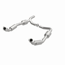 Load image into Gallery viewer, MagnaFlow Exhaust Products 5582640 California CARB Direct-Fit Catalytic Converter for Select Ford E-150, Ford E-250