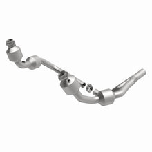 Load image into Gallery viewer, MagnaFlow Exhaust Products 5582689 California CARB Direct-Fit Catalytic Converter for Select Jeep Wrangler