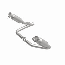 Load image into Gallery viewer, MagnaFlow Exhaust Products 5551832 California CARB Direct-Fit Catalytic Converter for Select Chrysler Aspen, Dodge Durango