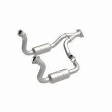 Load image into Gallery viewer, MagnaFlow Exhaust Products 5451760 California CARB Direct-Fit Catalytic Converter for Select Ford F-250 Super Duty, Ford F-350 Super Duty