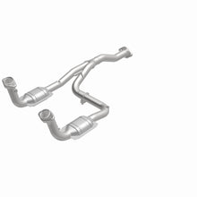 Load image into Gallery viewer, MagnaFlow Exhaust Products 23957 HM Grade Direct-Fit Catalytic Converter for Select Jeep Liberty