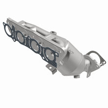 Load image into Gallery viewer, MagnaFlow Exhaust Products 290031 OEM Grade Manifold Catalytic Converter for Select Nissan Kicks, Nissan Versa