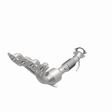 Load image into Gallery viewer, MagnaFlow Exhaust Products 5631153 California CARB Manifold Catalytic Converter for Select Ford Focus