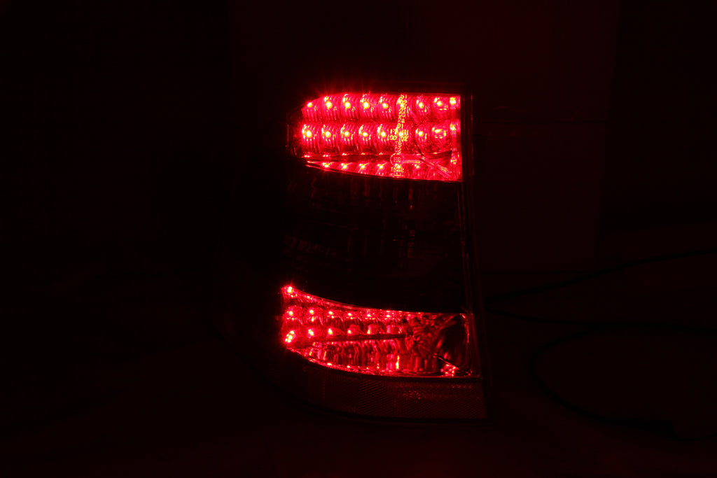 ANZO USA 321117 Tail Light Assembly for Select Mercedes-Benz ML320, Mercedes-Benz ML350, Mercedes-Benz ML430, Mercedes-Benz ML500, Mercedes-Benz ML55 AMG