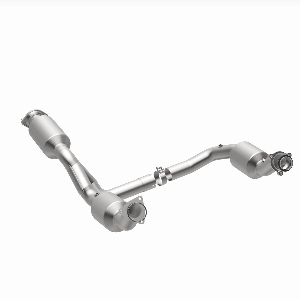 MagnaFlow Exhaust Products 280429 OEM Grade Direct-Fit Catalytic Converter for Select Chevrolet Express 2500, Chevrolet Express 3500, Chevrolet Express 4500, GMC Savana 2500, GMC Savana 3500, GMC Savana