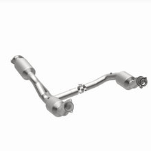Load image into Gallery viewer, MagnaFlow Exhaust Products 280429 OEM Grade Direct-Fit Catalytic Converter for Select Chevrolet Express 2500, Chevrolet Express 3500, Chevrolet Express 4500, GMC Savana 2500, GMC Savana 3500, GMC Savana