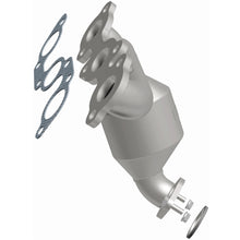 Load image into Gallery viewer, MagnaFlow Exhaust Products 5582837 California CARB Manifold Catalytic Converter for Select Lexus RX330, Toyota Highlander, Toyota Sienna