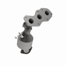 Load image into Gallery viewer, MagnaFlow Exhaust Products 5582858 California CARB Manifold Catalytic Converter for Select Toyota Highlander, Toyota Sienna