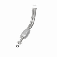 Load image into Gallery viewer, MagnaFlow Exhaust Products 3391618 California CARB Direct-Fit Catalytic Converter for Select Geo Tracker, Suzuki Sidekick