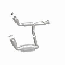 Load image into Gallery viewer, MagnaFlow Exhaust Products 458062 California CARB Direct-Fit Catalytic Converter for Select Cadillac Escalade, Chevrolet Avalanche 1500, Chevrolet Silverado 1500, Chevrolet Suburban 1500, Chevrolet Tahoe, GMC Sierra 1500, GMC Yukon, GMC Yukon XL