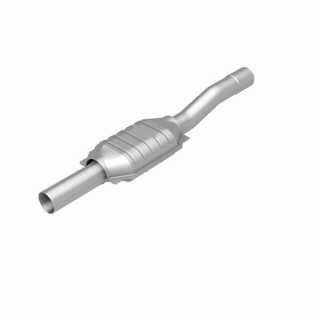 MagnaFlow Exhaust Products 51698 OEM Grade Direct-Fit Catalytic Converter for Select Jeep Grand Cherokee