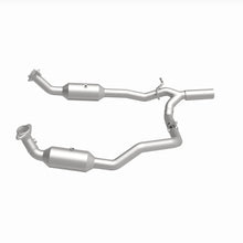 Load image into Gallery viewer, MagnaFlow Exhaust Products 280014 OEM Grade Direct-Fit Catalytic Converter for Select Ford E-350 Super Duty, Ford E-450 Super Duty
