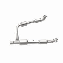 Load image into Gallery viewer, MagnaFlow Exhaust Products 5481439 California CARB Direct-Fit Catalytic Converter for Select Ford E-250, Ford E-350 Club Wagon, Ford E-350 Super Duty