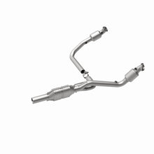 Load image into Gallery viewer, MagnaFlow Exhaust Products 447233 California CARB Direct-Fit Catalytic Converter for Select Dodge Ram 1500, Dodge Ram 2500, Dodge Ram