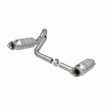 Load image into Gallery viewer, MagnaFlow Exhaust Products 24398 HM Grade Direct-Fit Catalytic Converter for Select Dodge Dakota, Mitsubishi Raider