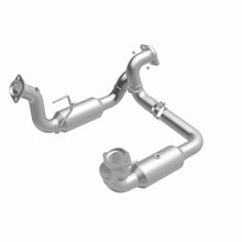 Load image into Gallery viewer, MagnaFlow Exhaust Products 280246 OEM Grade Direct-Fit Catalytic Converter for Select Ford F-250 Super Duty, Ford F-350 Super Duty