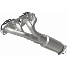 Load image into Gallery viewer, MagnaFlow Exhaust Products 5582596 California CARB Manifold Catalytic Converter for Select Nissan Frontier, Suzuki Equator