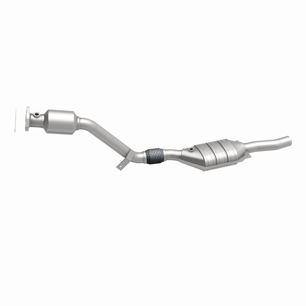 MagnaFlow Exhaust Products 51589 OEM Grade Direct-Fit Catalytic Converter for Select Audi A6, Audi A6 Quattro, Volkswagen Passat
