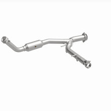 Load image into Gallery viewer, MagnaFlow Exhaust Products 4651411 California CARB Direct-Fit Catalytic Converter for Select Ford Expedition