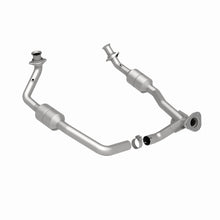 Load image into Gallery viewer, MagnaFlow Exhaust Products 51378 OEM Grade Direct-Fit Catalytic Converter for Select Ford E-150, Ford E-150 Club Wagon, Ford E-150 Econoline, Ford E-150 Econoline Club Wagon, Ford E-250, Ford E-250 Econoline, Ford E-350 Club Wagon, Ford E-350 Econoline