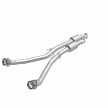 Load image into Gallery viewer, MagnaFlow Exhaust Products 557969 California CARB Direct-Fit Catalytic Converter for Select Cadillac CTS
