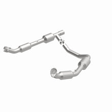 Load image into Gallery viewer, MagnaFlow Exhaust Products 5481439 California CARB Direct-Fit Catalytic Converter for Select Ford E-250, Ford E-350 Club Wagon, Ford E-350 Super Duty