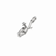 Load image into Gallery viewer, MagnaFlow Exhaust Products 52086 OEM Grade Direct-Fit Catalytic Converter for Select Lexus ES300, Toyota Avalon, Toyota Camry, Toyota Solara