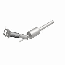 Load image into Gallery viewer, MagnaFlow Exhaust Products 5561377 California CARB Direct-Fit Catalytic Converter for Select Volkswagen Beetle