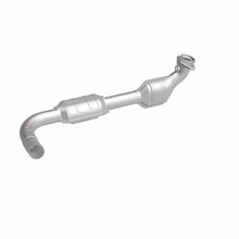 Load image into Gallery viewer, MagnaFlow Exhaust Products 51433 OEM Grade Direct-Fit Catalytic Converter for Select Ford E-150, Ford E-150 Club Wagon, Ford E-150 Econoline, Ford E-150 Econoline Club Wagon, Ford E-250