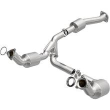 Load image into Gallery viewer, MagnaFlow Exhaust Products 280745 OEM Grade Direct-Fit Catalytic Converter for Select Chevrolet Silverado HD, Chevrolet Silverado HD, GMC Sierra HD, GMC Sierra HD