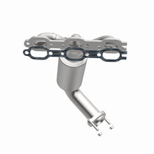 Load image into Gallery viewer, MagnaFlow Exhaust Products 51061 OEM Grade Manifold Catalytic Converter for Select Chrysler Pacifica, Chrysler Sebring, Chrysler Town &amp; Country, Dodge Avenger, Dodge Grand Caravan, Dodge Journey, Volkswagen Routan