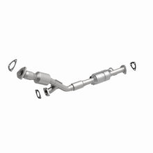 Load image into Gallery viewer, MagnaFlow Exhaust Products 51391 OEM Grade Direct-Fit Catalytic Converter for Select Saturn Vue