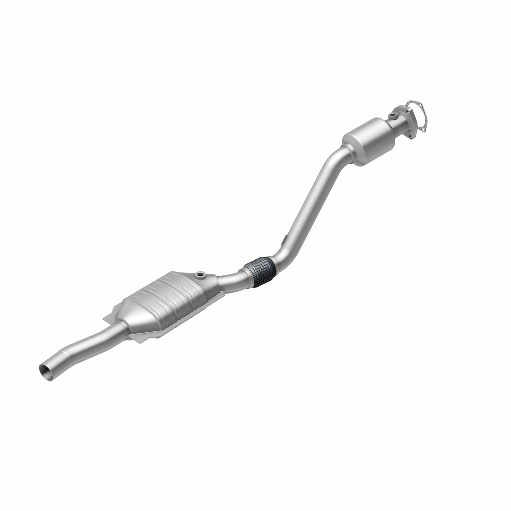 MagnaFlow Exhaust Products 51589 OEM Grade Direct-Fit Catalytic Converter for Select Audi A6, Audi A6 Quattro, Volkswagen Passat