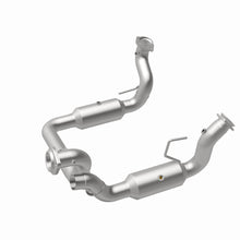 Load image into Gallery viewer, MagnaFlow Exhaust Products 280246 OEM Grade Direct-Fit Catalytic Converter for Select Ford F-250 Super Duty, Ford F-350 Super Duty